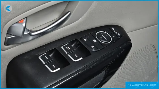 KIA CARNIVAL 9-SEATER PRESTIGE