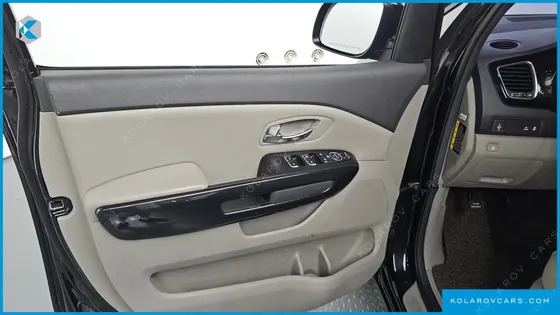 KIA CARNIVAL 9-SEATER PRESTIGE