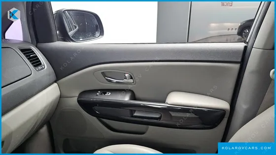 KIA CARNIVAL 9-SEATER PRESTIGE