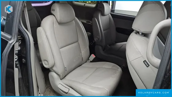 KIA CARNIVAL 9-SEATER PRESTIGE