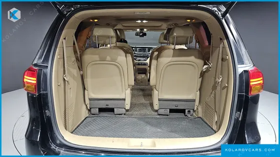 KIA CARNIVAL 9-SEATER NOBLESSE