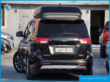 KIA CARNIVAL 9-SEATER HI-LIMOUSINE