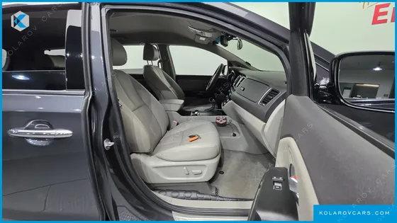 KIA CARNIVAL GASOLINE 7-SEATER LIMOUSINE