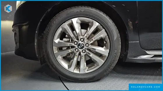 KIA CARNIVAL 9-SEATER PRESTIGE