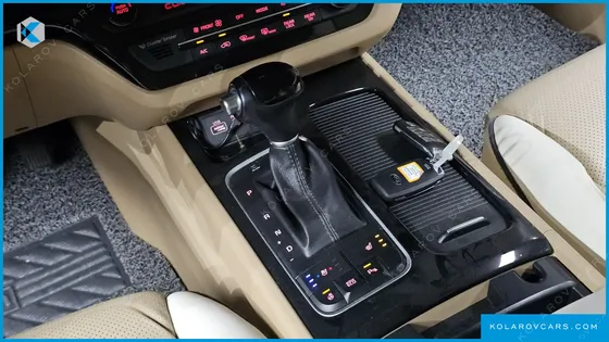 KIA CARNIVAL 9-SEATER PRESTIGE