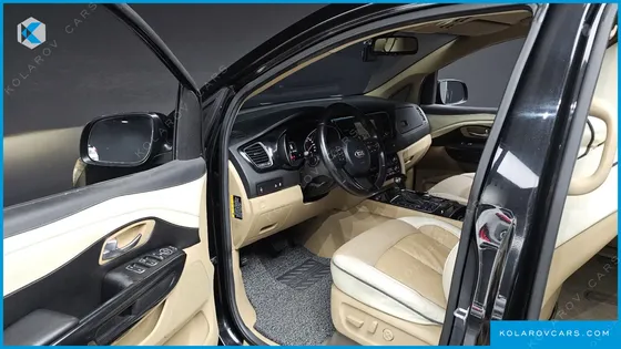 KIA CARNIVAL 9-SEATER PRESTIGE