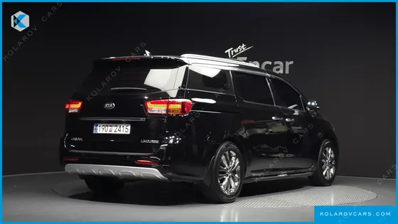 KIA CARNIVAL 7-SEATER LIMOUSINE