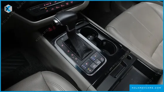 KIA CARNIVAL 7-SEATER LIMOUSINE