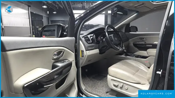KIA CARNIVAL 7-SEATER LIMOUSINE