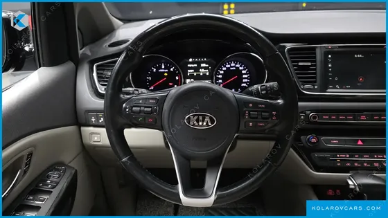 KIA CARNIVAL 7-SEATER LIMOUSINE