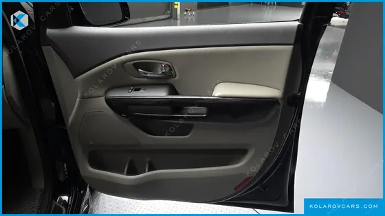 KIA CARNIVAL 7-SEATER LIMOUSINE