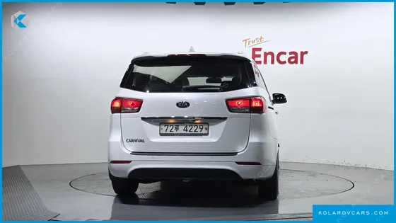 KIA CARNIVAL 11-SEATER LUXURY
