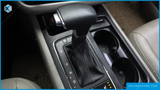 KIA CARNIVAL 11-SEATER LUXURY
