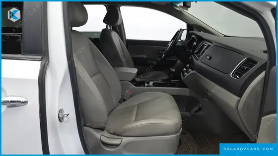 KIA CARNIVAL 11-SEATER LUXURY