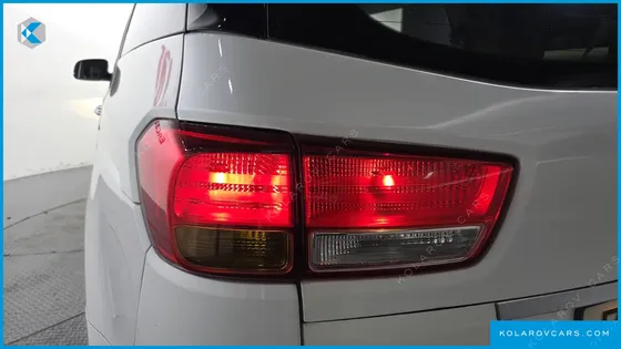 KIA CARNIVAL 11-SEATER LUXURY