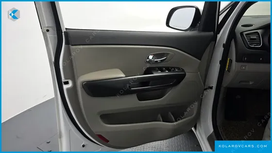 KIA CARNIVAL 11-SEATER LUXURY