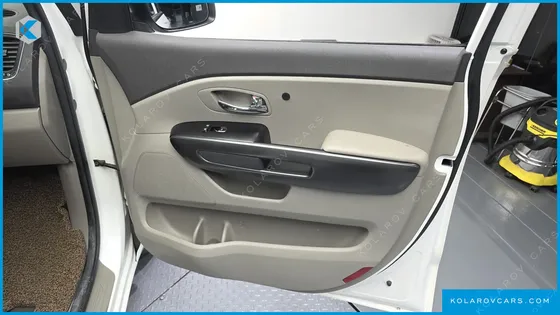 KIA CARNIVAL 11-SEATER LUXURY