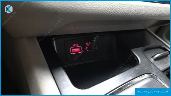 KIA CARNIVAL 11-SEATER LUXURY