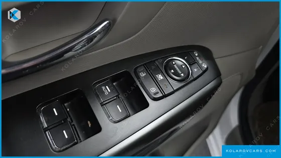 KIA CARNIVAL 11-SEATER LUXURY