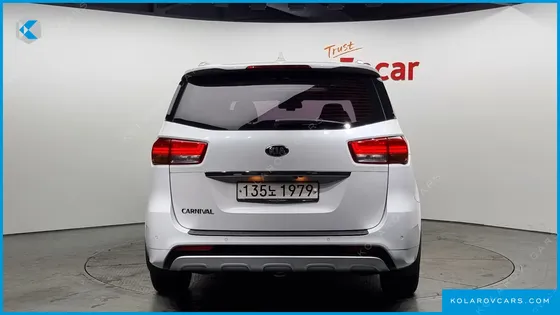 KIA CARNIVAL 9-SEATER PRESTIGE
