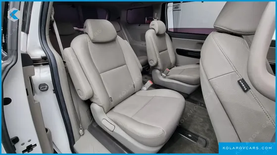 KIA CARNIVAL 9-SEATER PRESTIGE