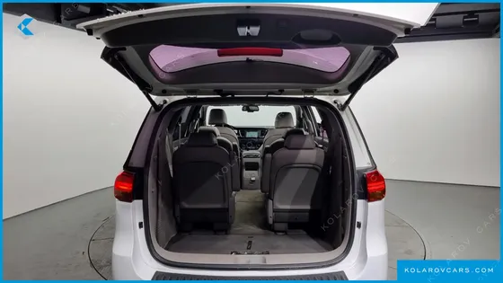 KIA CARNIVAL 9-SEATER PRESTIGE