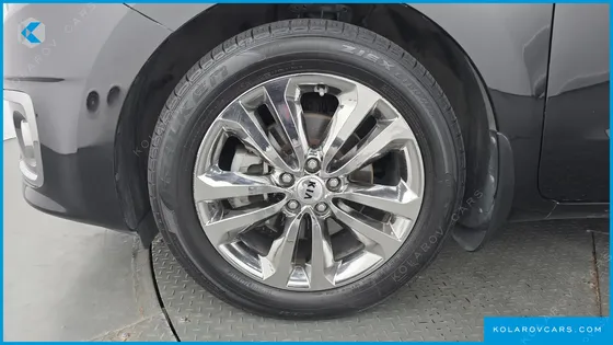 KIA CARNIVAL 9-SEATER PRESTIGE