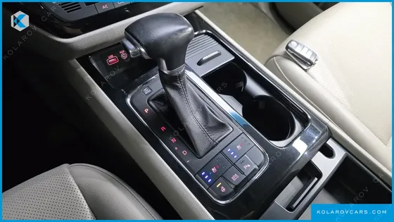 KIA CARNIVAL 9-SEATER PRESTIGE