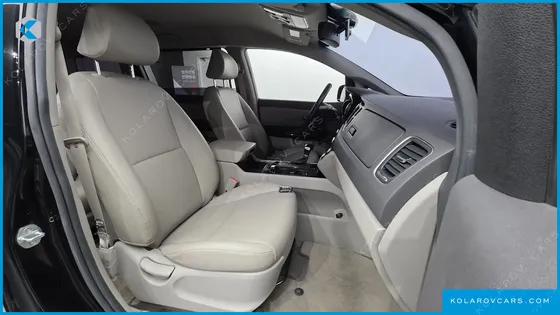 KIA CARNIVAL 9-SEATER PRESTIGE