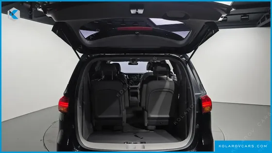 KIA CARNIVAL 9-SEATER PRESTIGE