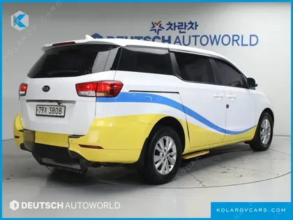 KIA CARNIVAL 6-SEATER WHEELCHAIR LIFT