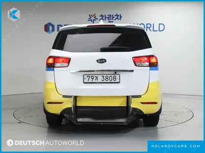 KIA CARNIVAL 6-SEATER WHEELCHAIR LIFT