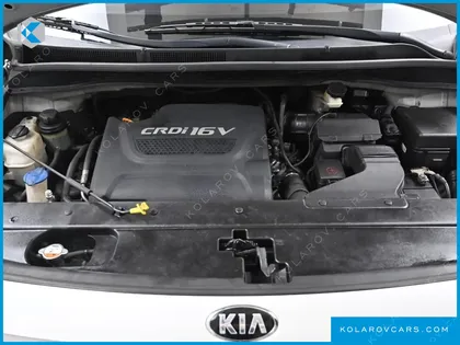KIA CARNIVAL 6-SEATER WHEELCHAIR LIFT
