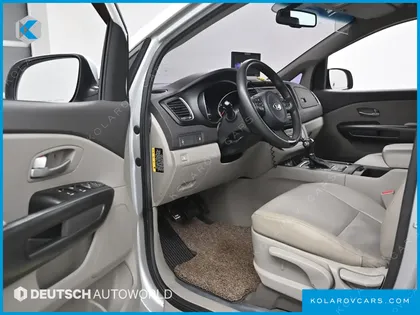 KIA CARNIVAL 6-SEATER WHEELCHAIR LIFT