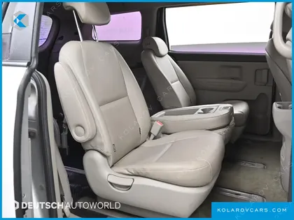 KIA CARNIVAL 6-SEATER WHEELCHAIR LIFT