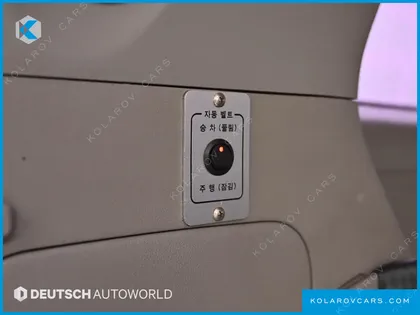 KIA CARNIVAL 6-SEATER WHEELCHAIR LIFT
