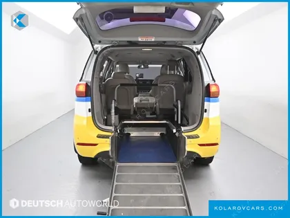 KIA CARNIVAL 6-SEATER WHEELCHAIR LIFT