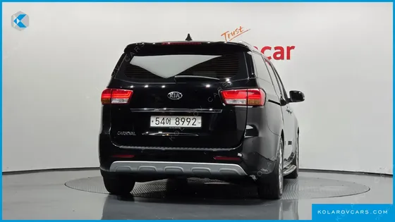 KIA CARNIVAL 9-SEATER PRESTIGE