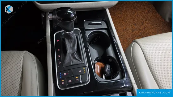 KIA CARNIVAL 9-SEATER PRESTIGE