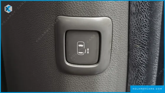 KIA CARNIVAL 9-SEATER PRESTIGE