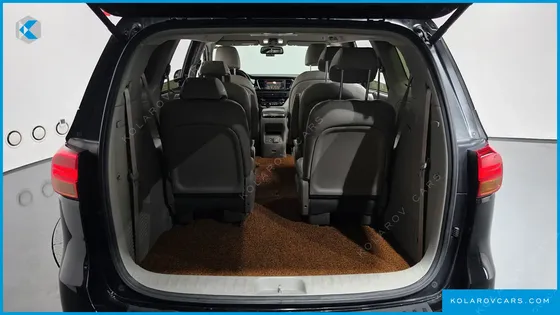 KIA CARNIVAL 9-SEATER PRESTIGE