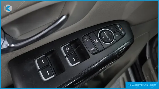 KIA CARNIVAL 9-SEATER PRESTIGE