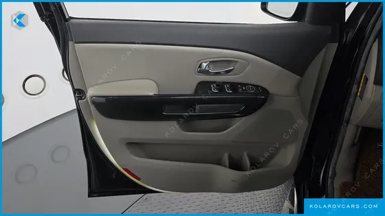 KIA CARNIVAL 9-SEATER PRESTIGE