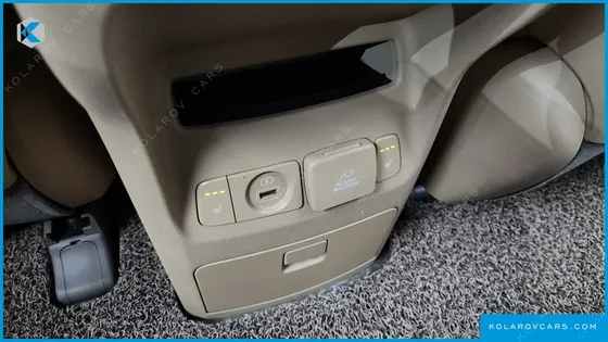 KIA CARNIVAL 9-SEATER HI-LIMOUSINE