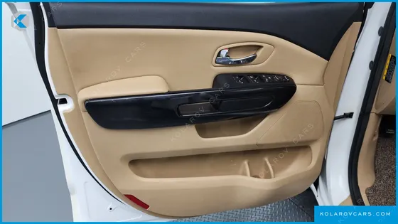KIA CARNIVAL 9-SEATER HI-LIMOUSINE