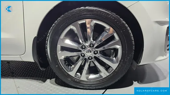 KIA CARNIVAL 9-SEATER NOBLESSE