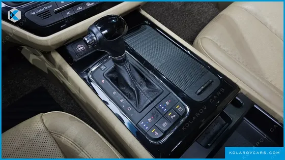KIA CARNIVAL 9-SEATER NOBLESSE