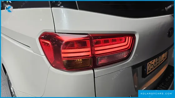 KIA CARNIVAL 9-SEATER NOBLESSE