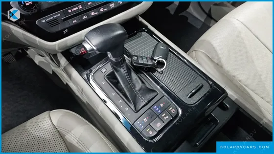 KIA CARNIVAL 9-SEATER NOBLESSE