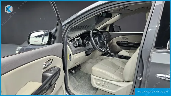 KIA CARNIVAL 9-SEATER NOBLESSE